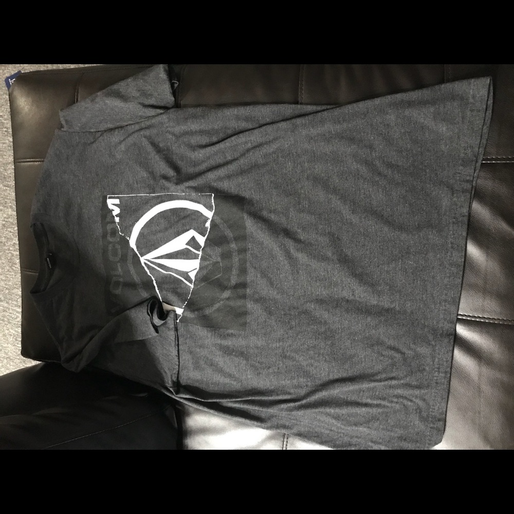 Gray volcom shirt